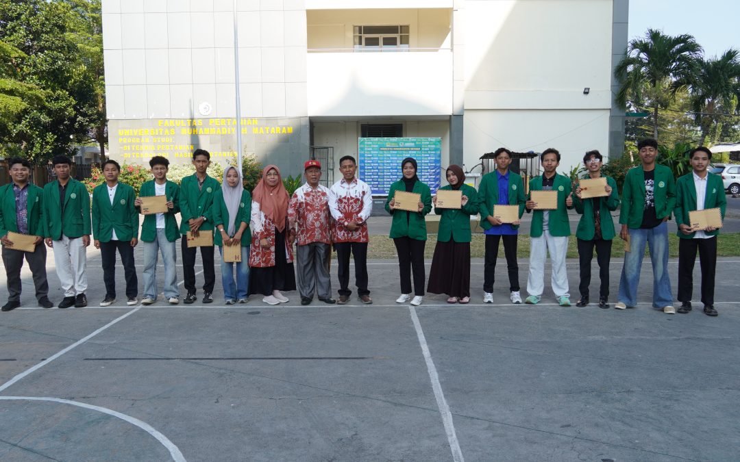 UMMAT Berikan Reward kepada Mahasiswa Berprestasi Usai Upacara HUT ke-81 Kemerdekaan RI